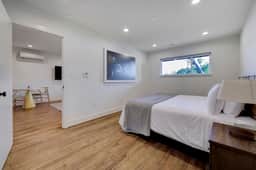 Highly walkable 1 BR | Rice Village - Image 4
