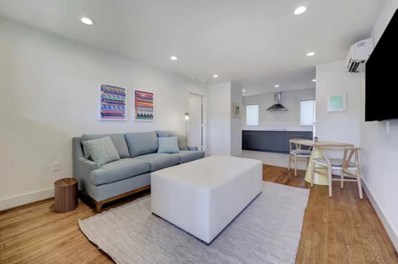 Highly walkable 1 BR | Rice Village - Image 2