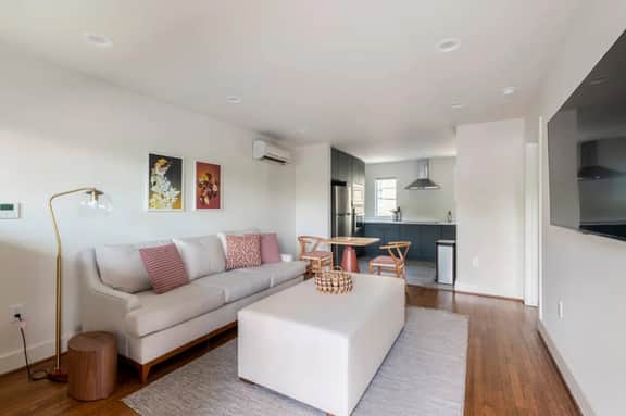 Walkable Newly Renovated 1BR - Rice U | Med Center - Image 2